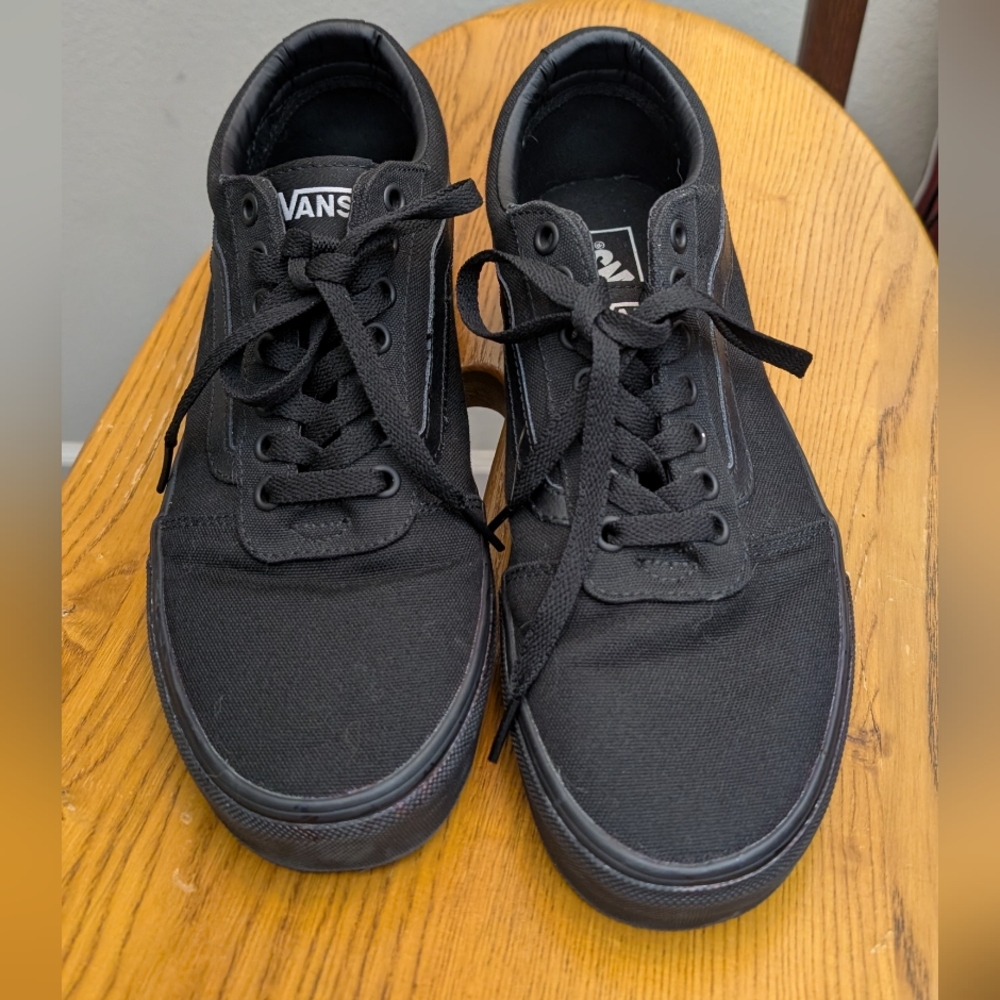 Vans Black Canvas Low-Top Sneakers men’s size 9 women’s 10.5